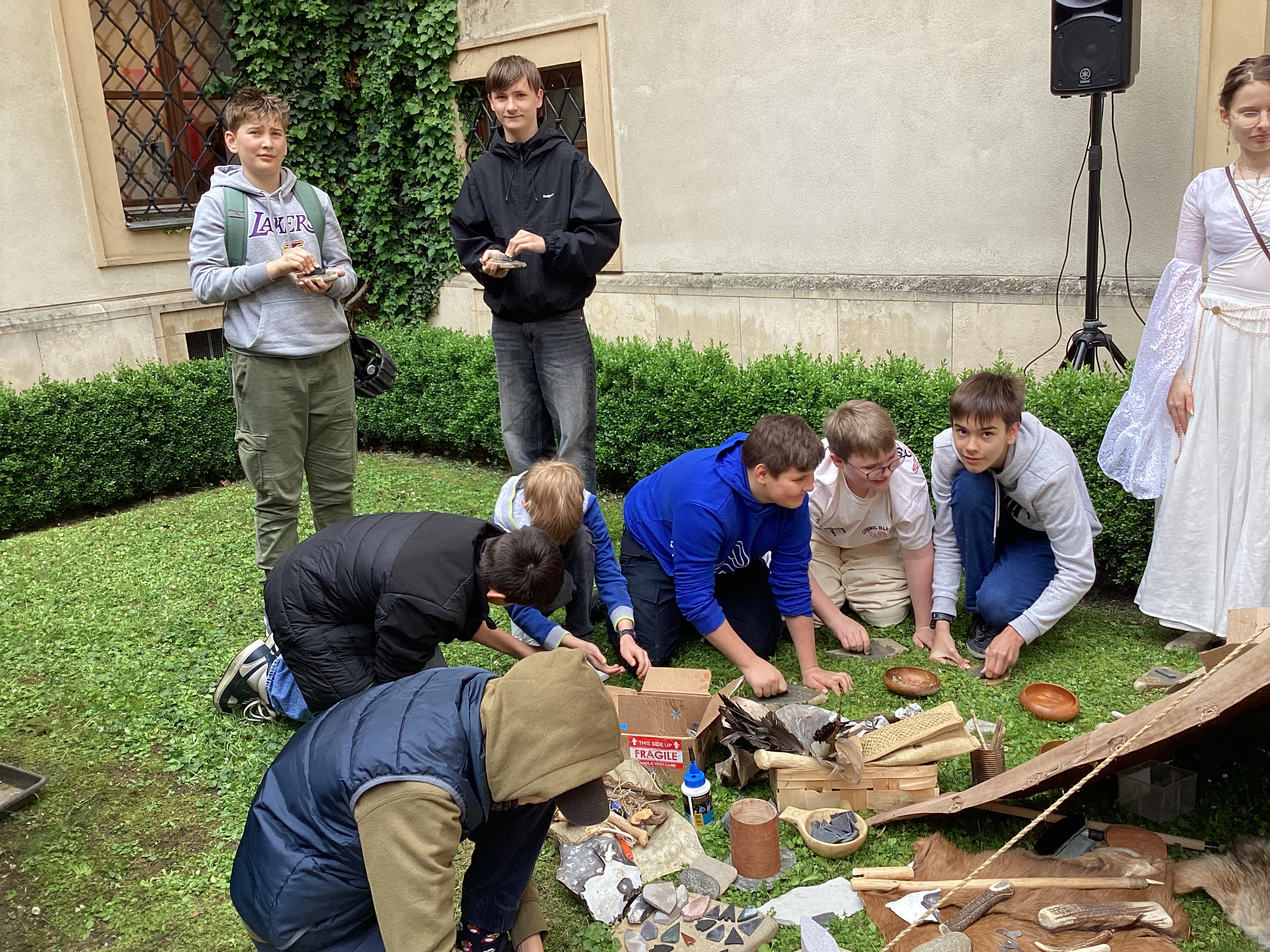 Archäologie im Hof: Lateinschüler*innen auf Besuch im Stadtmuseum