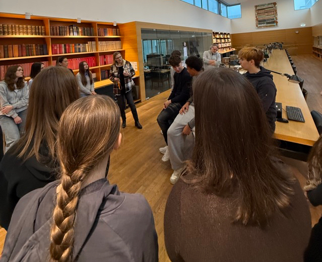 Schüler*innen der 7a zu Besuch im Landesarchiv Niederösterreich